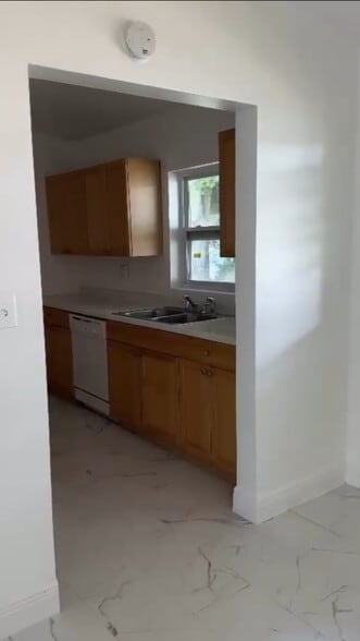 Building Photo - 206 Poinciana Cir