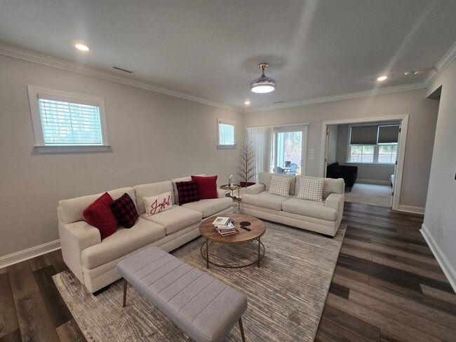 Building Photo - The Perfect Resort-Style Living in Auburn Village!