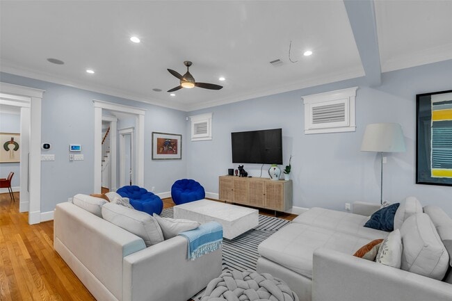 Building Photo - 340 W 17th St