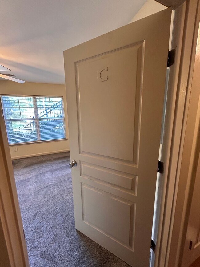 Building Photo - 02-102 Yarmowich