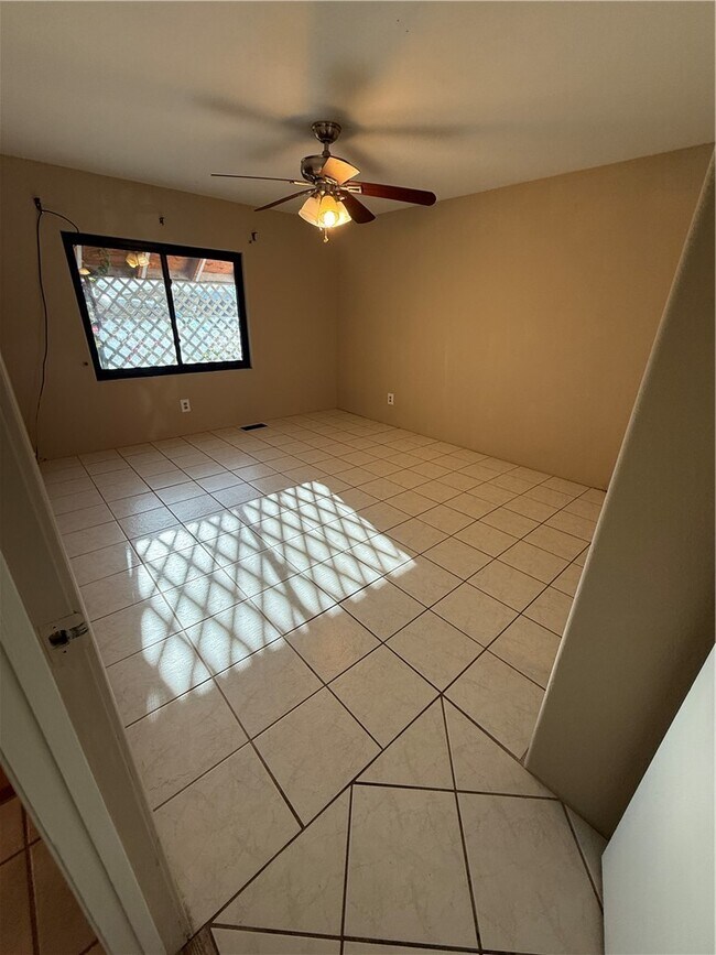 Building Photo - 4060 La Mesa Rd