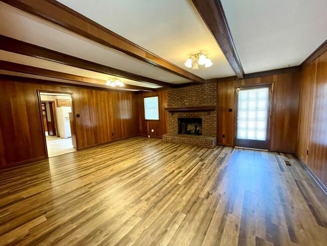 Building Photo - 205 Browning Pl