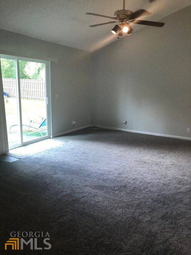 Building Photo - 304 McQueen Cir