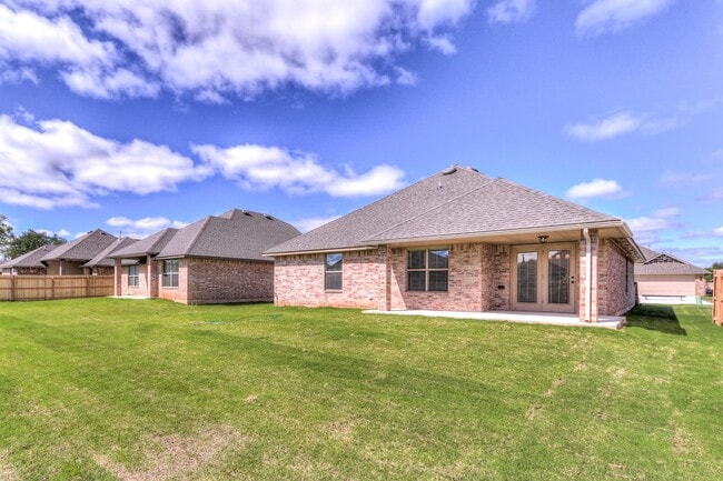 Building Photo - NEWER HOME IN MUSTANG SCHOOL DISTRICT AVAI...