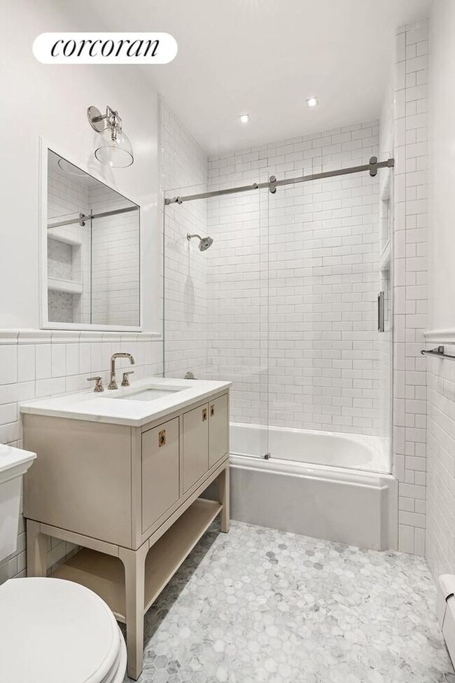 Building Photo - 6 E 65th St