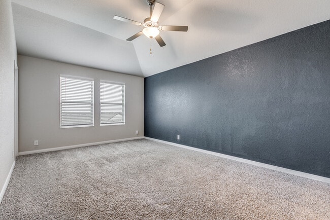 Building Photo - Beautiful and Spacious 4 Bedroom