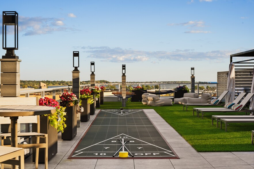 Rooftop Lounge & Water Views - The Mason at City Crossing