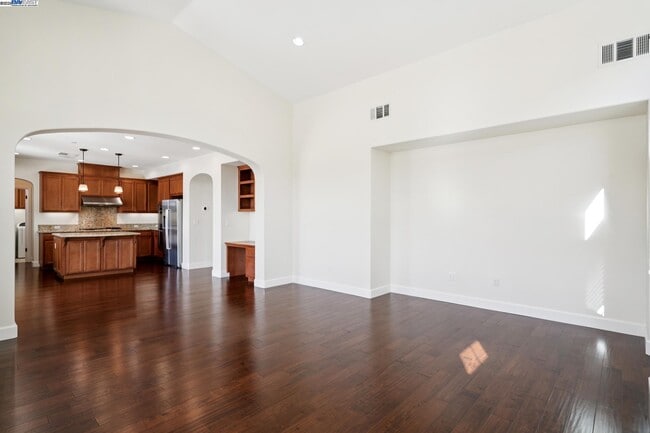 Building Photo - 454 Bengali Ct