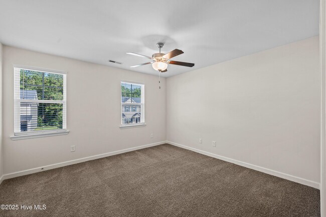 Building Photo - 110 Jaydn Dr E