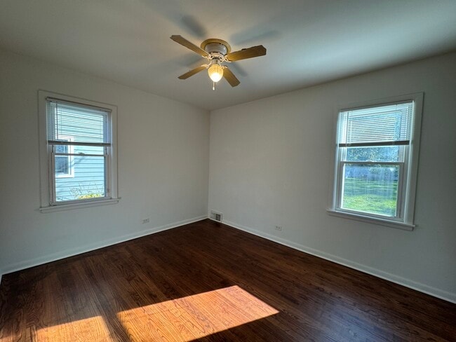 Building Photo - 29W211 Calumet Ave E