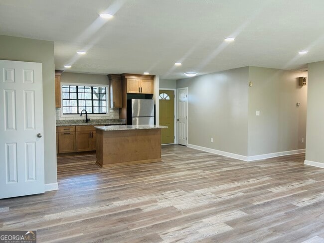 Building Photo - 6165 Radford Dr