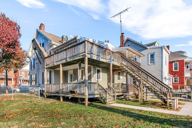 Building Photo - 366 High St