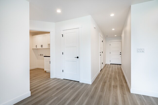 Building Photo - 1517 Hovel Rd