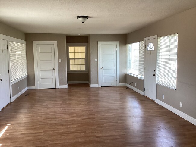 Building Photo - **NOW AVAILABLE!! COUNTRY HOME IN LOS BANOS