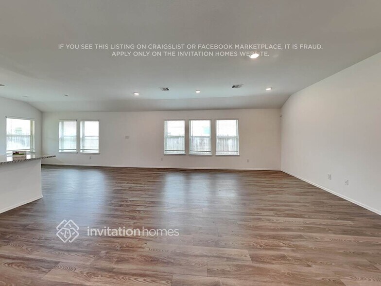 Building Photo - 428 Pecan Landing Ln