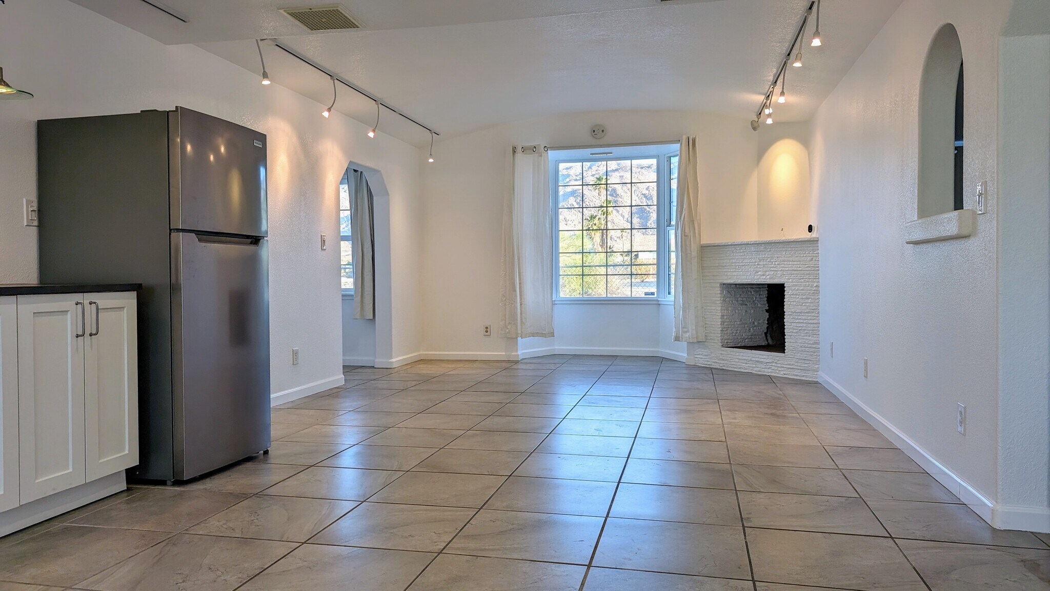 Building Photo - 72404 Cactus Dr