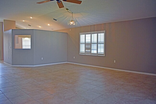 Building Photo - 14499 Tamarind Loop