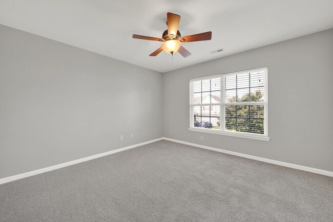 Building Photo - Stunning 6 Bed 3.5 Bath Home in Davidson!