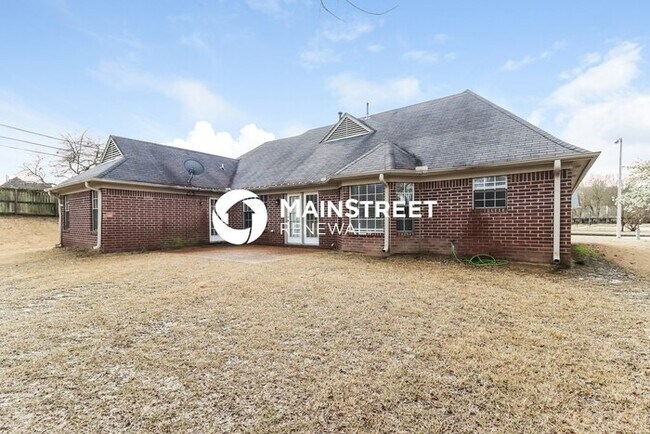 Building Photo - 3 Bedroom Pet-Friendly Home in Collierville, TN with Main Street Renewal