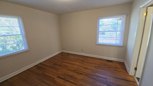 Building Photo - Forest Acres