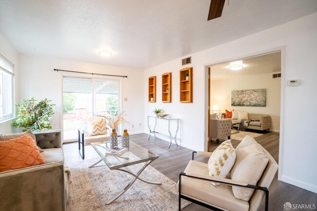 Building Photo - 4301 Hillview Dr