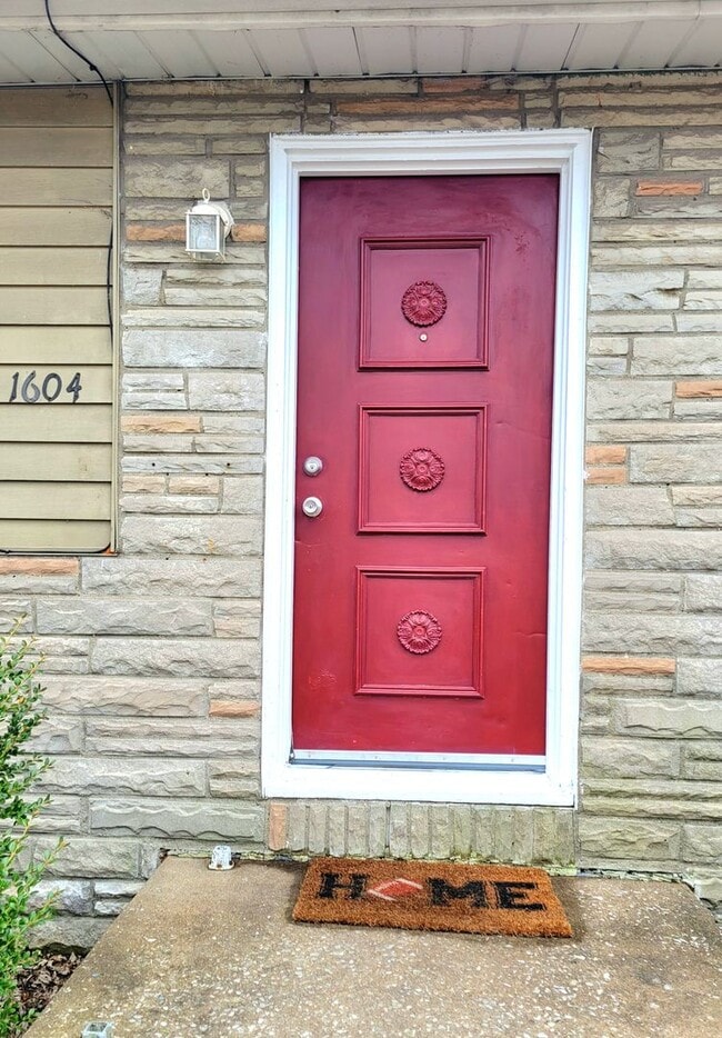 Building Photo - 1604 Sycamore St