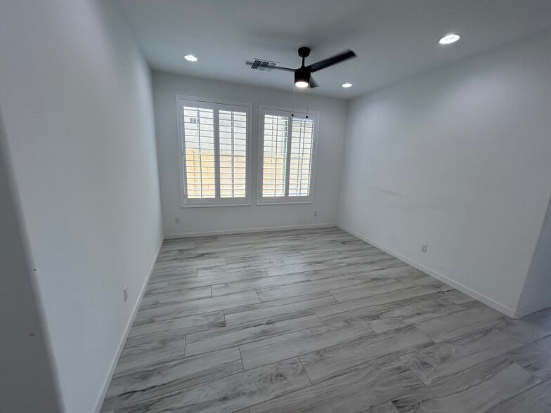 Building Photo - 4146 S Columbus Dr