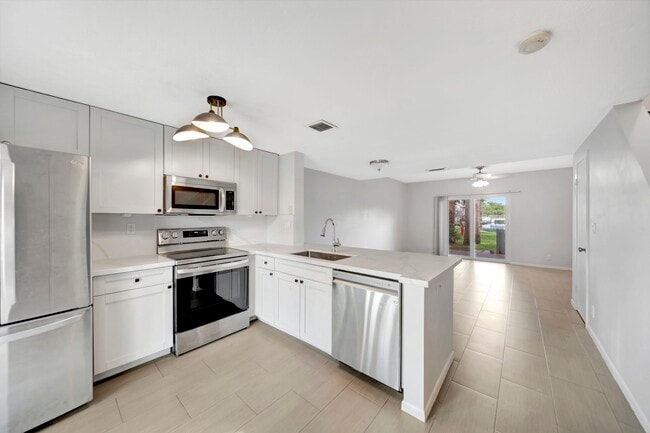 Building Photo - 1997 NE 15th Ave