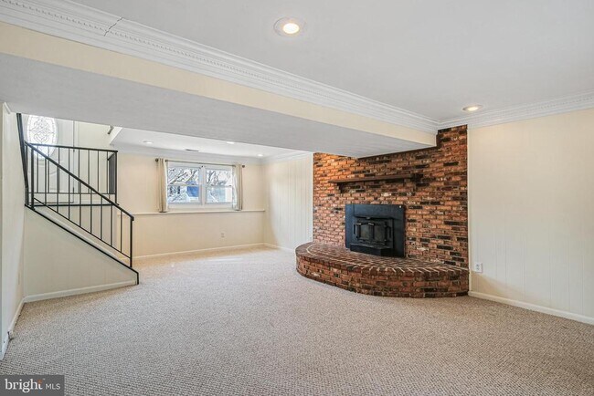 Building Photo - 510 Retford Dr