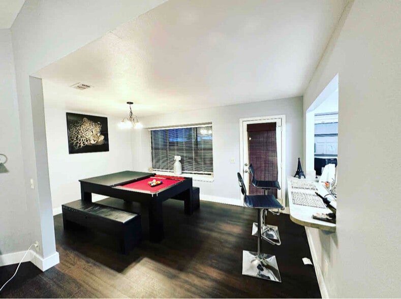 Building Photo - 9360 Sunset Dr
