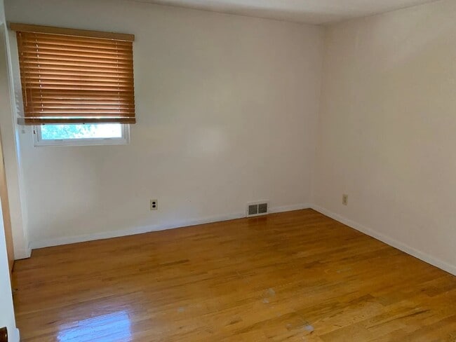 Building Photo - 3137 Belmont Ave