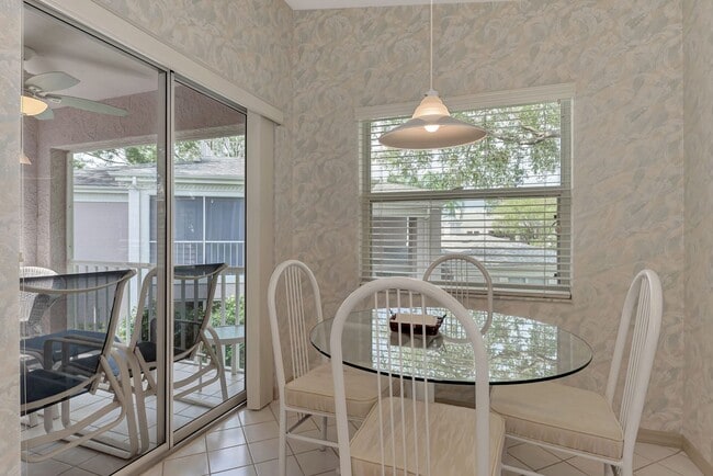 Building Photo - GEORGOUS 2 BEDROOM, 2BATHROOM, TURN KEY FU...