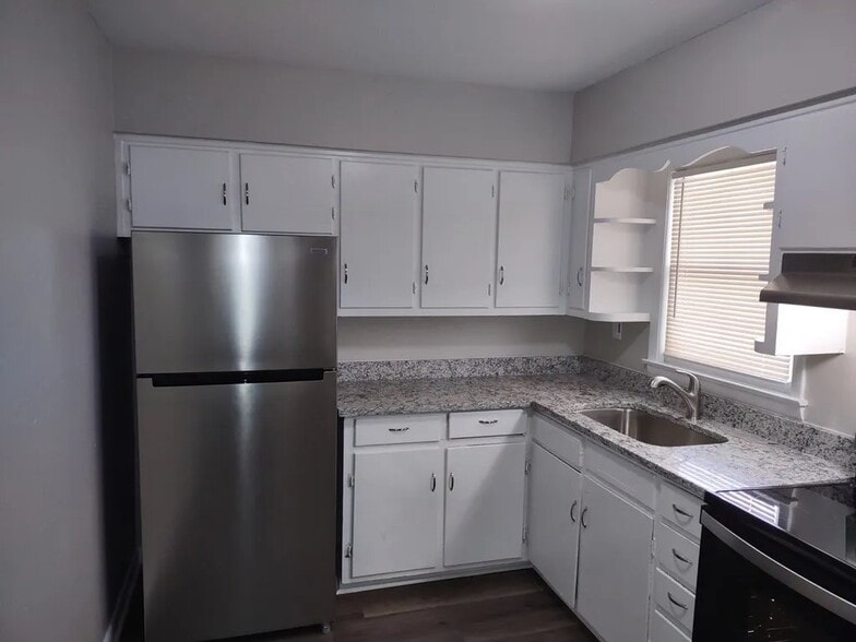 Building Photo - 1630 Edgechester Ave