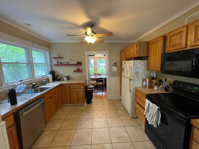 Building Photo - Beautiful Single Family Home in Highly Desired Neighborhood