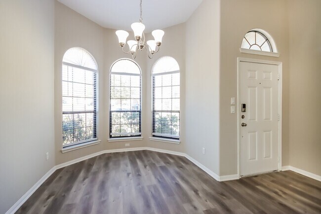 Building Photo - 18554 Sunrise Pines Dr