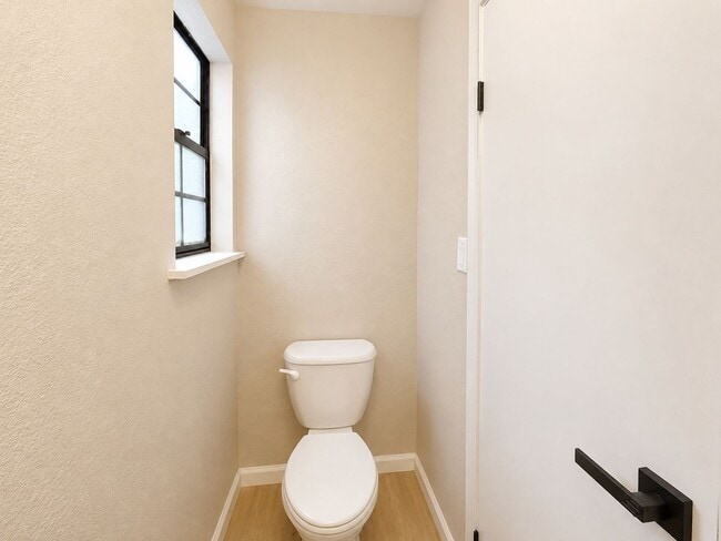 Building Photo - Remodeled 2 Bed/ 1.5 Bath Townhouse in Batesville!