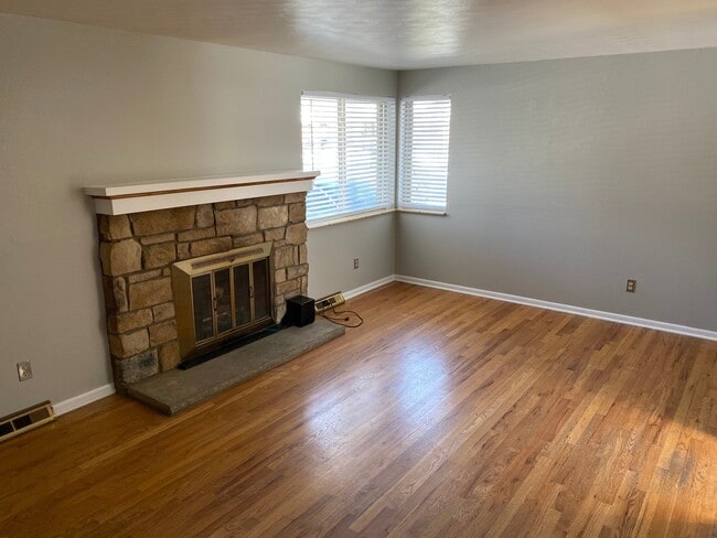 Building Photo - $0 DEPOSIT OPTION. CHARMING BRICK RANCH WI...