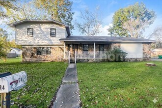 Building Photo - Your Dream Family House with 4 Bed and 2 Full Bath is Ready for Move-In!