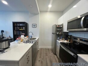 Building Photo - 51 Queensberry St