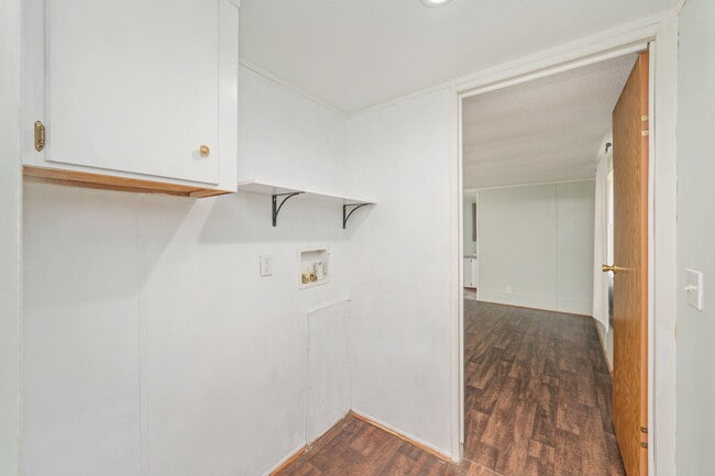 Building Photo - 2725 FL-83
