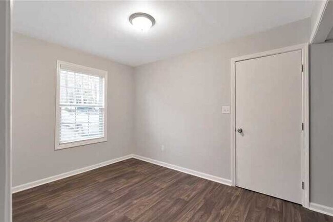 Building Photo - Fantastic 4bd/2ba home! Let yourself in!