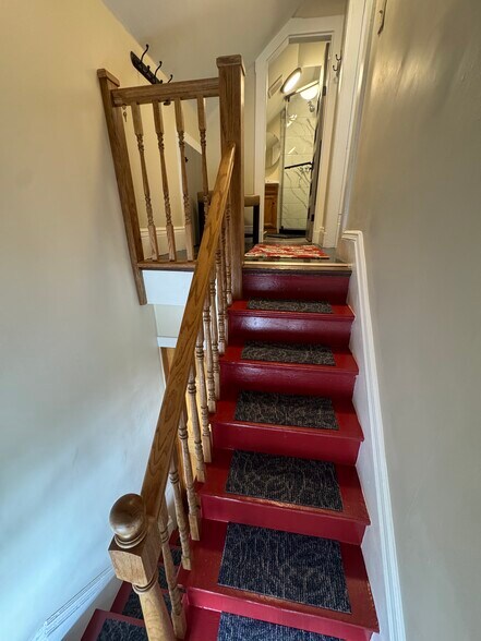 Balcony approach - 13 Pleasant Pl