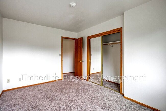 Building Photo - 17960 Bakers Farm Rd