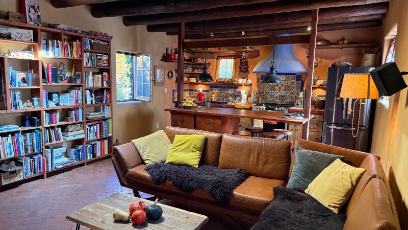 Building Photo - 824 Canyon Rd