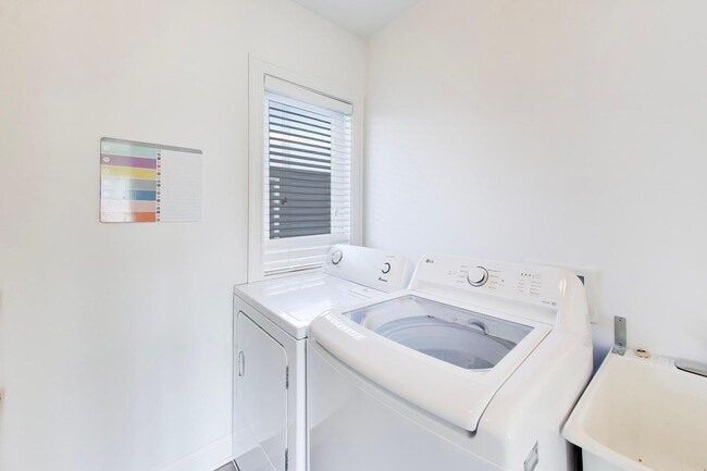 Building Photo - 229 N Myrtle Ave