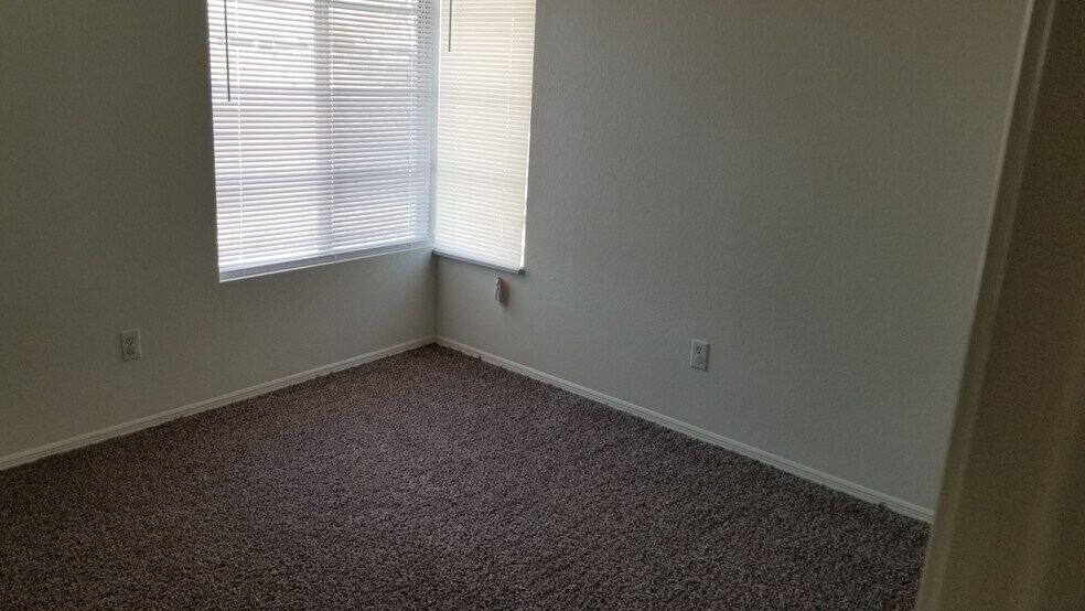 Building Photo - 6904 Luminary Dr