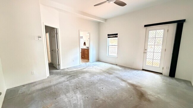 Building Photo - 25001 Rim Rock Rd