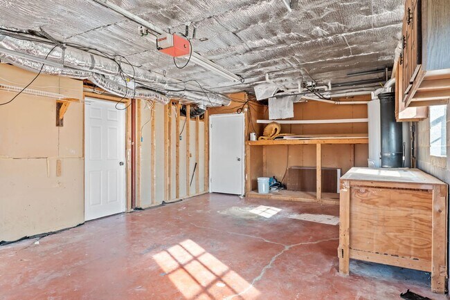 Building Photo - Newly Updated 4bd/3bth in Seymour!