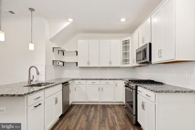 Building Photo - 14983 River Walk Way