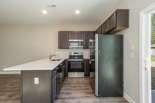 Building Photo - Brand NEW Three Bedroom Home!